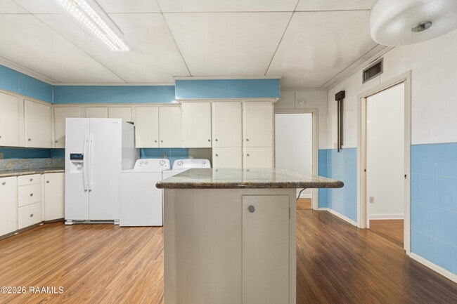 Building Photo - 418 Marguerite Blvd