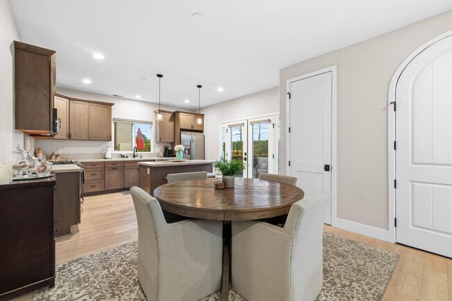 Building Photo - 5051 Savannah St