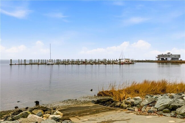 Building Photo - 47 Windsor Rd