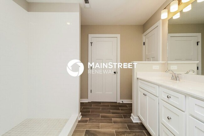 Building Photo - 4 Bedroom Pet-Friendly Home in Murfreesbor...