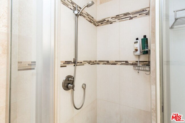 Building Photo - 2418 Graham Ave