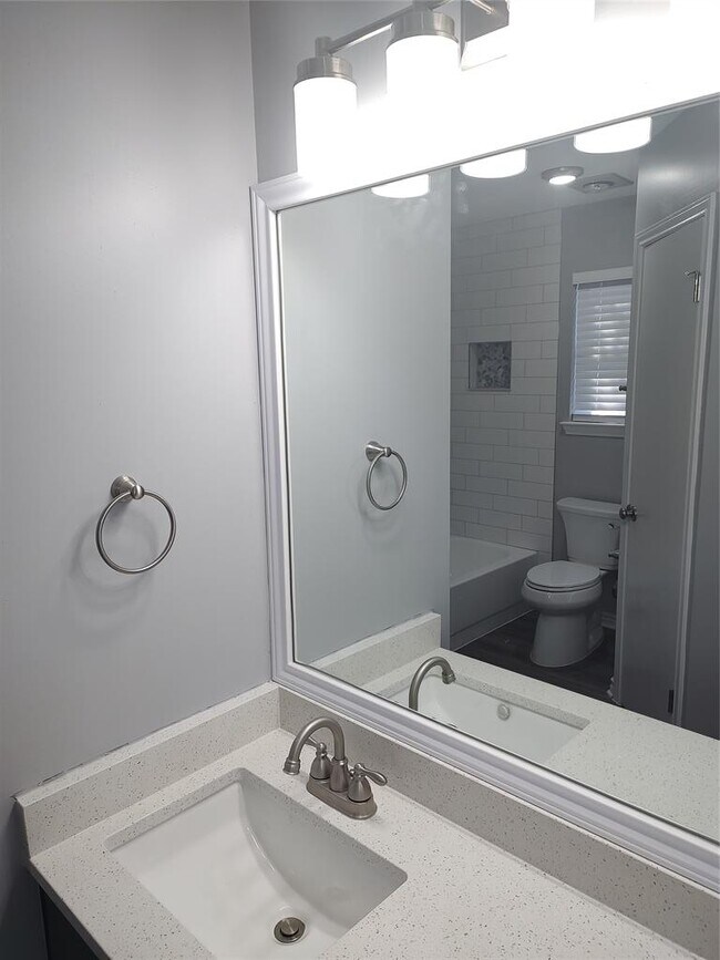 Building Photo - 1208 Gingerlily Cove