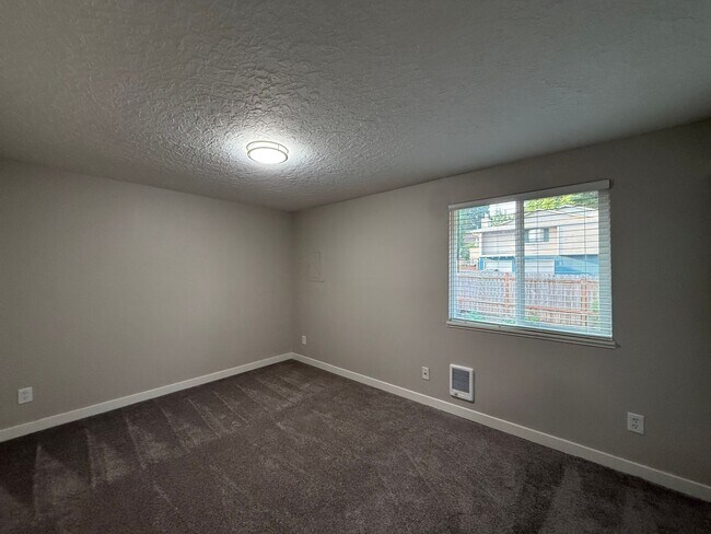 Building Photo - 5117 SW 62nd Ave