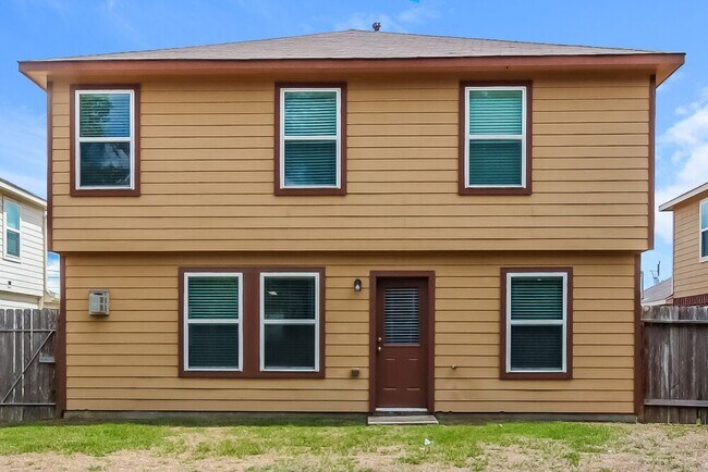 Building Photo - 16746 Warbler Dr