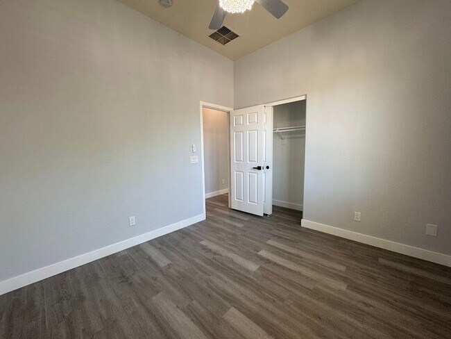 Building Photo - BEAUTIFUL 4 BEDROOM 2 BATHROOM HOME IN PHO...