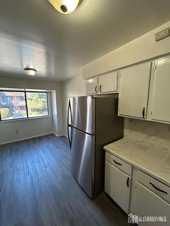 Building Photo - 517 Edison Glen Terrace