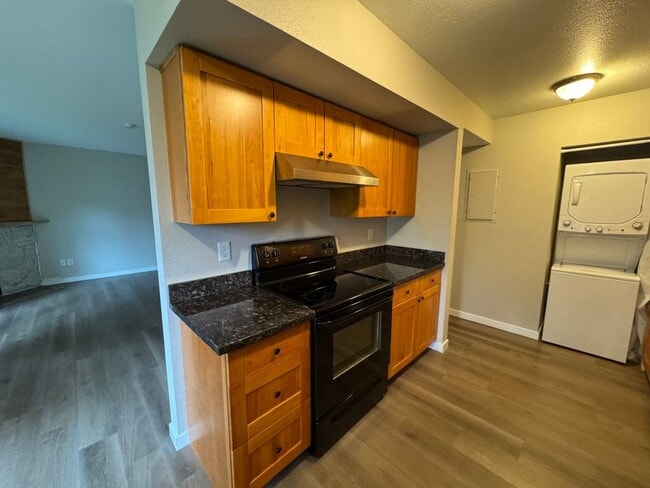 Building Photo - 2Bd/1Ba Kirkland Condo