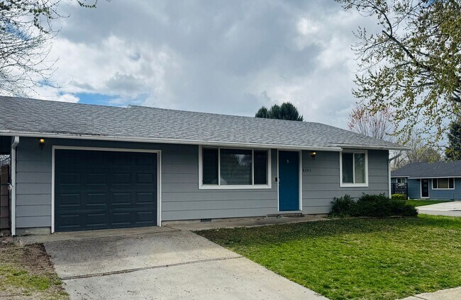 Building Photo - Available Now-2bd/1b West Boise Home!