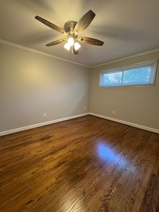 Building Photo - 2 Bedroom, 1 Bath duplex (right side unit) close to downtown Greenville with hardwood floors, a l...