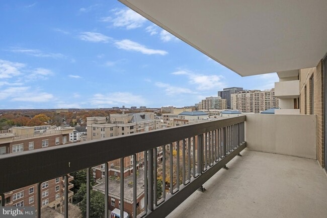 Building Photo - 3800 Fairfax Dr