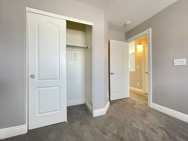 Building Photo - Beautiful 4-Bedroom Home with Den in Mountain’s Edge