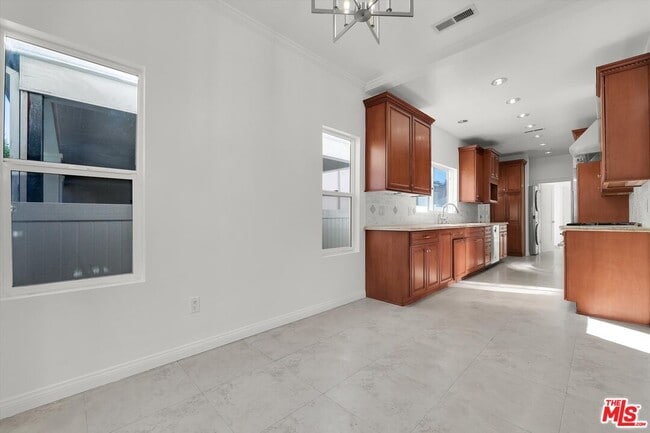 Building Photo - 205 Canon Dr