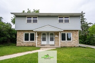 Building Photo - Upgraded Spacious 3 Bedroom Townhome Waukesha