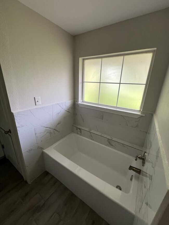Building Photo - 10444 Browning Dr