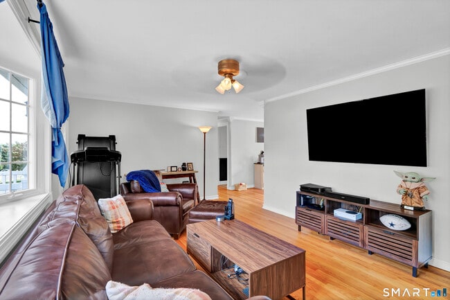 Building Photo - 75 Glenwood Dr