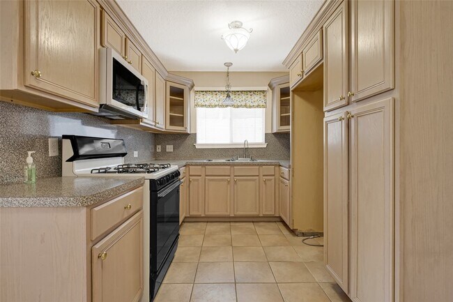 Building Photo - 3816 Newton Dr