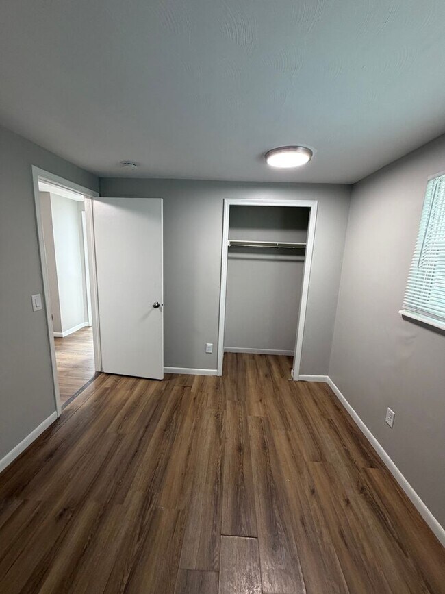 Building Photo - 5702 Orchard Ct