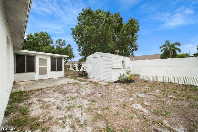 Building Photo - 15624 Sunny Crest Ln