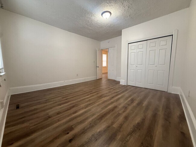 Building Photo - 2482 W 10th St