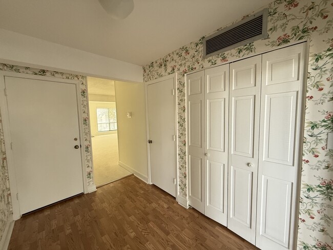 Building Photo - 155 Beaufort Ct