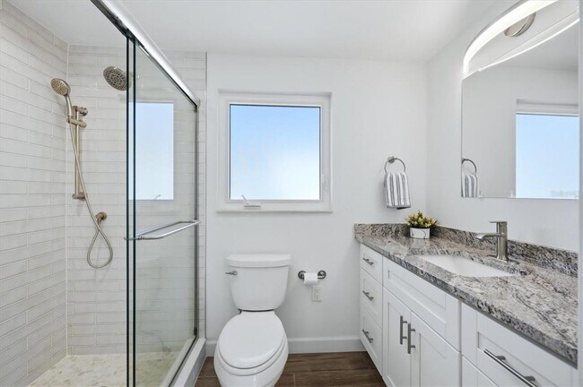 Building Photo - 885 Spanish Dr N
