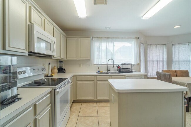 Building Photo - 22623 Holly Lake Dr