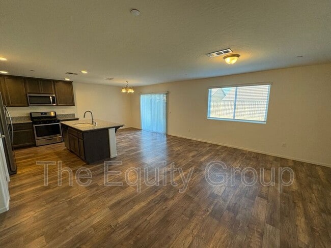 Building Photo - 2134 E Delta Ct