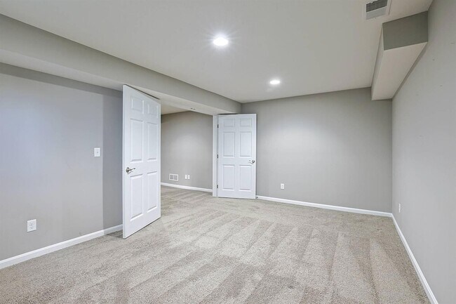 Building Photo - 6545 Cannondale Dr