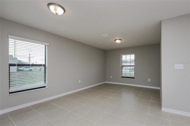 Building Photo - 387 Begonia Ct