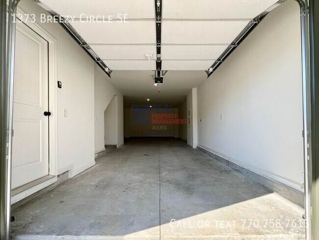 Building Photo - 1373 Breezy Cir