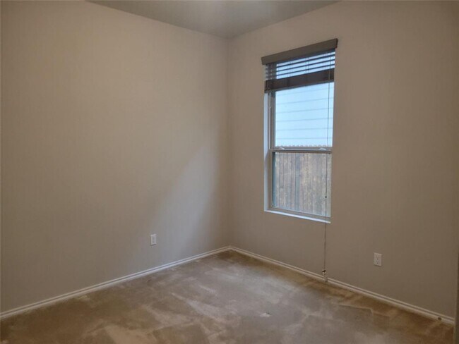 Building Photo - 221 Compania Cove