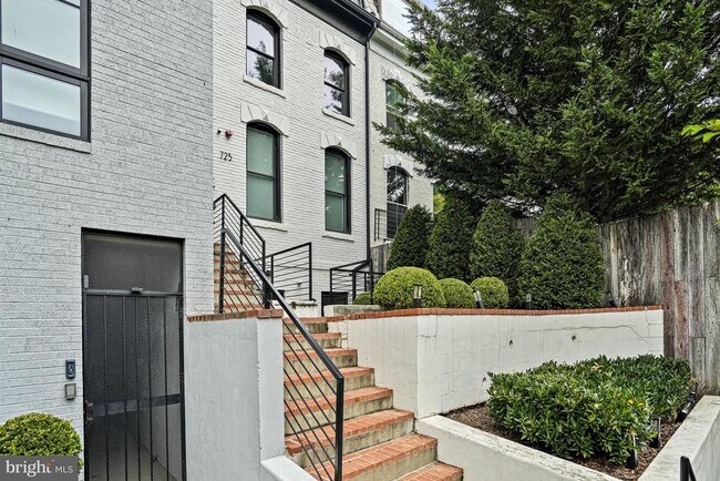 Building Photo - 725 Euclid St NW