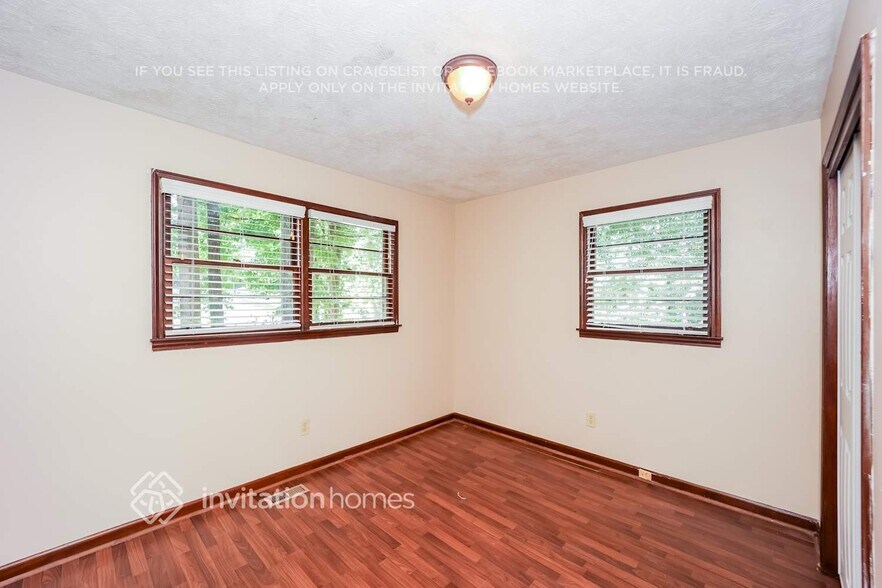 Building Photo - 7290 Hollyhock Dr