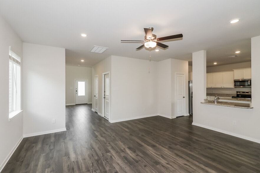 Building Photo - 7610 Thrips Ln