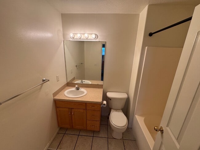 Building Photo - 905 W 350 N