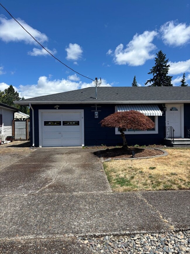 Building Photo - Single level 3 bedroom- Huge yard!