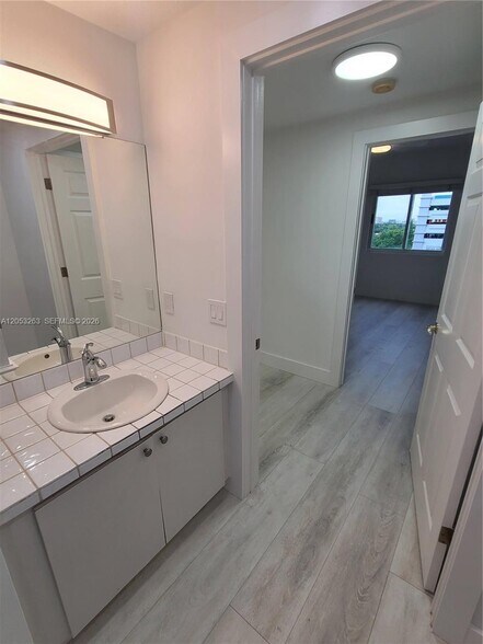 Building Photo - 3500 Coral Way