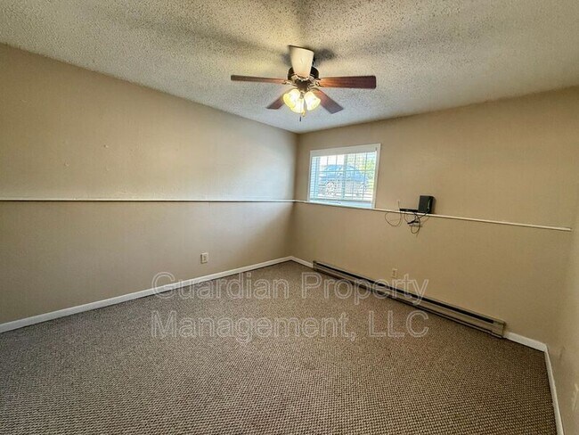 Building Photo - 1010 N Walnut St