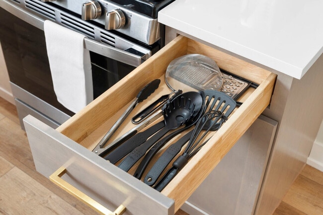 Building Photo - 1900 W 17th St