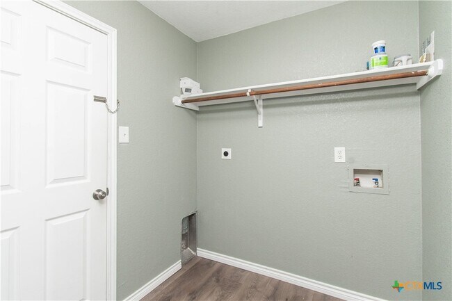 Building Photo - 2001 Matt Dr