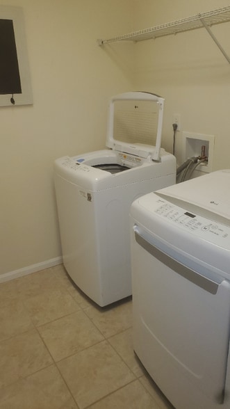 Building Photo - 948 Fire Rock Pl