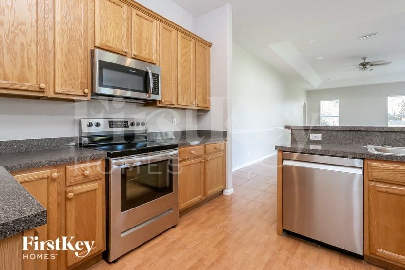 Building Photo - 562 SW Dairy Rd