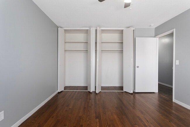 Building Photo - 403 W 87 Pl