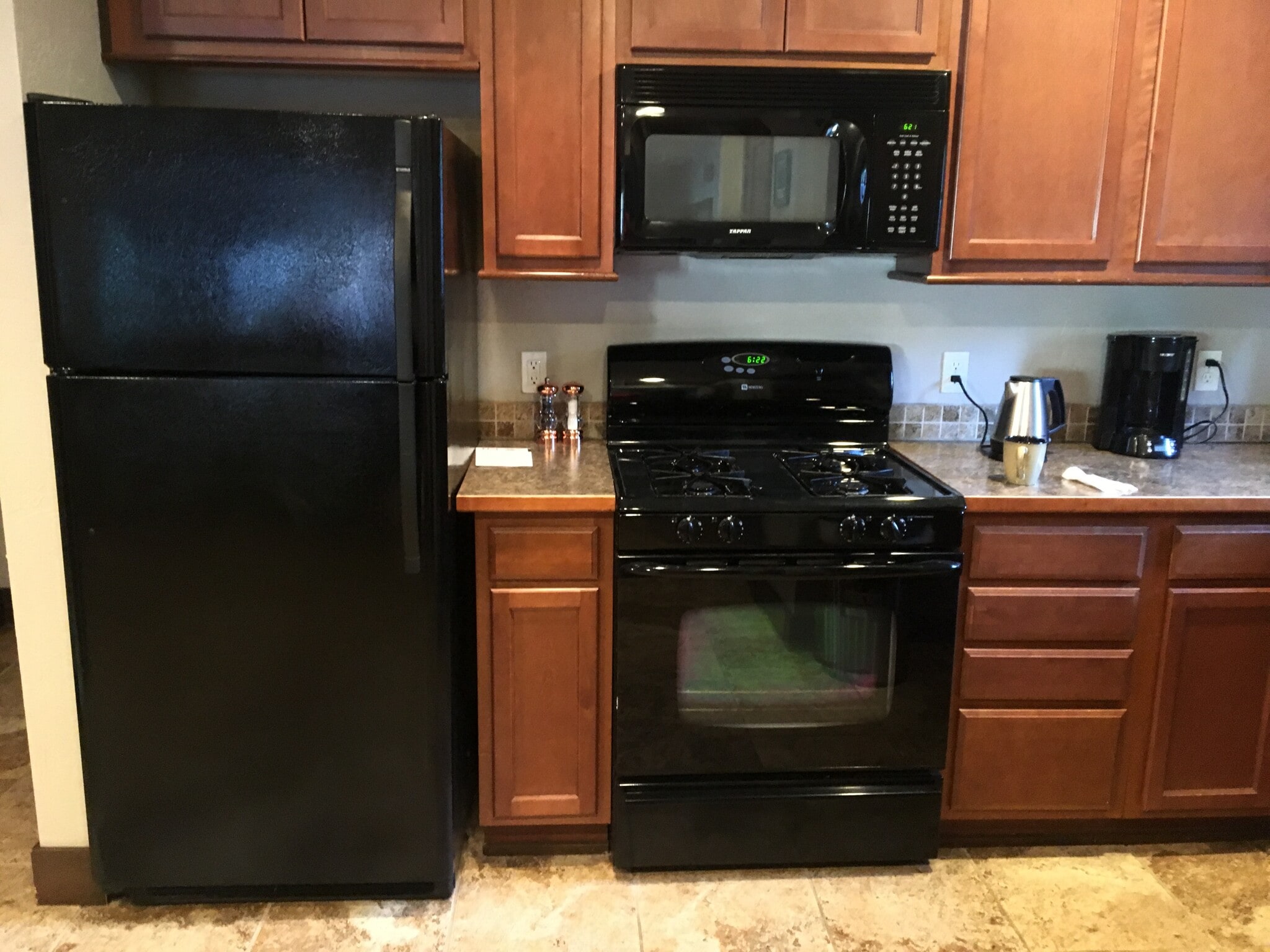 kitchen - 908 E Sherman Ave
