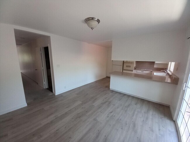 Building Photo - 94-98 Amherst Av.