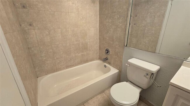 Building Photo - 492 Banyon Tree Cir