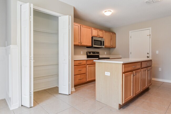 Building Photo - Inviting Two-Story Home in Ruskin	, FL