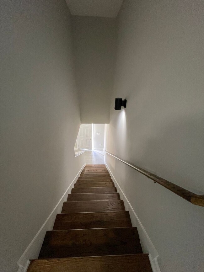 Building Photo - 3 Bedroom 2.5 Bath Townhouse in Columbia! ! Apply-your application fee will be credited to your f...