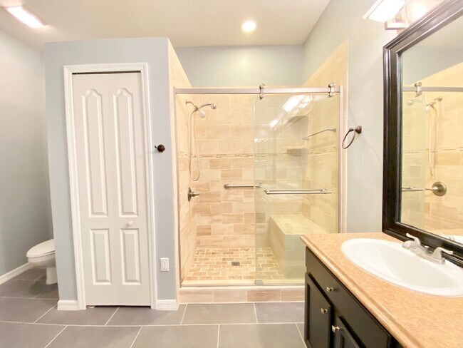 Building Photo - Beautiful Lake View Home in Waterside Estate!