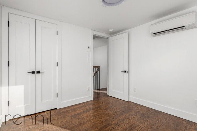 Building Photo - Kent Avenue, New York, NY 11249 - 4 BR 3 BA house